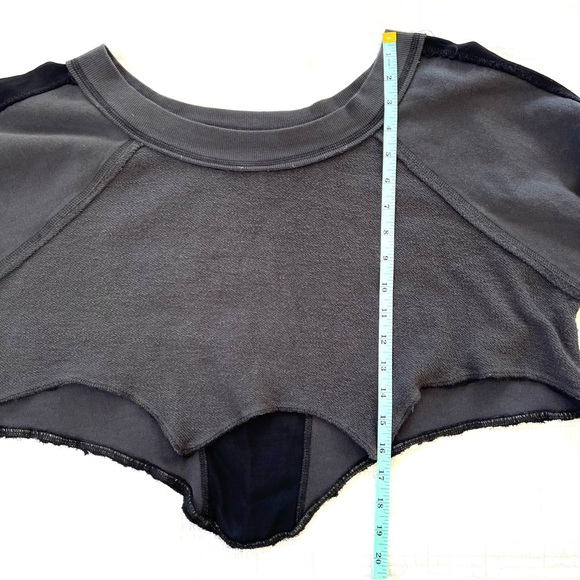 Free People Cropped Sweatshirt Grey & Black Mixed Media XS/ Small - Picture 9 of 9